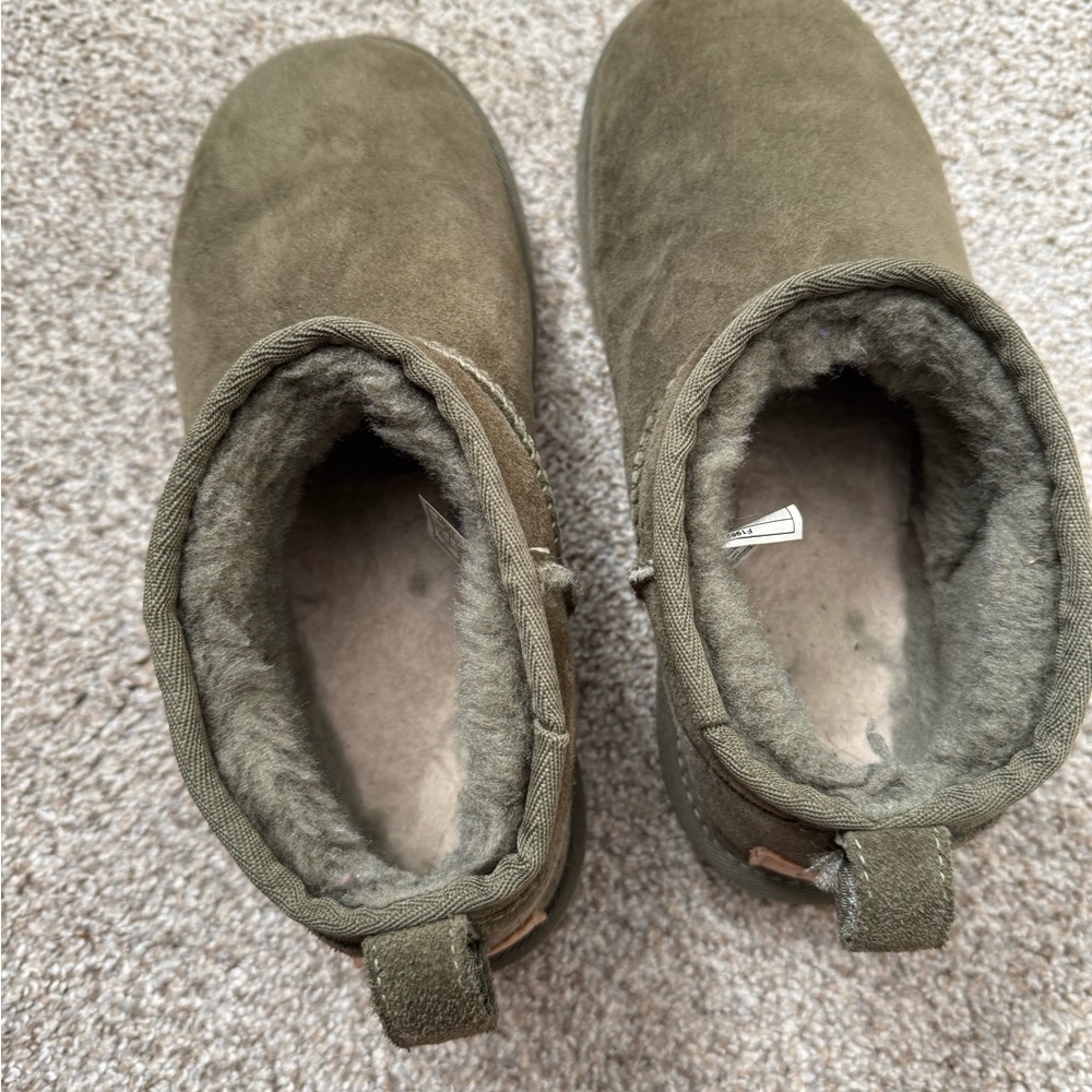 UGG Olive Suede Boots with Cozy Lining - Picture 3 of 4